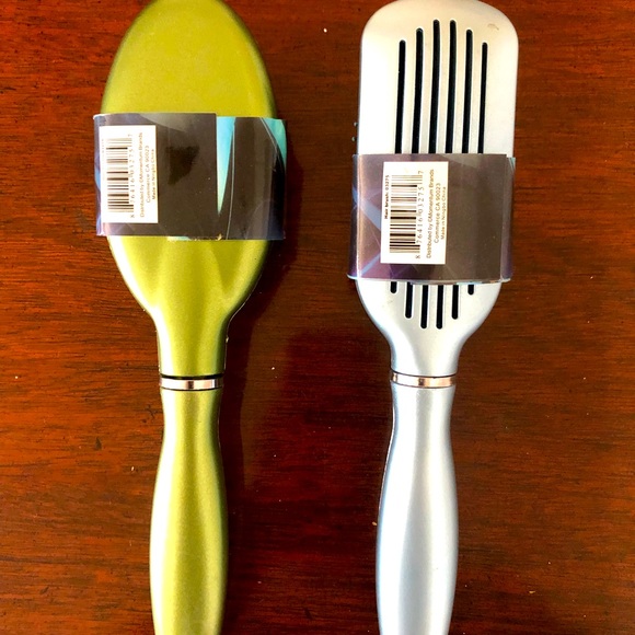 2 New HALSA PROFESSIONAL Hairbrushes - Picture 5 of 5